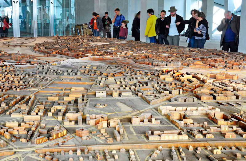 Illustration for article titled Enormous Scale Models of Cities are Mind-Blowing and Gorgeous